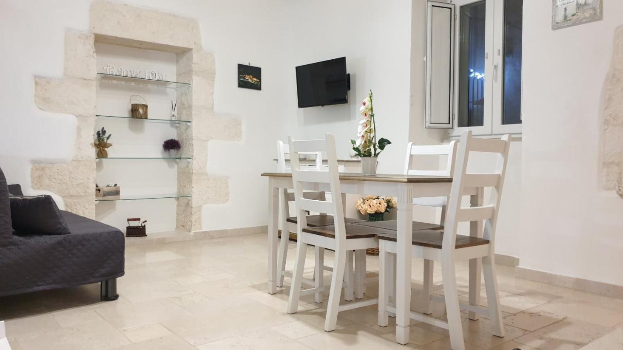 Trudy'S Home Остуні Екстер'єр фото